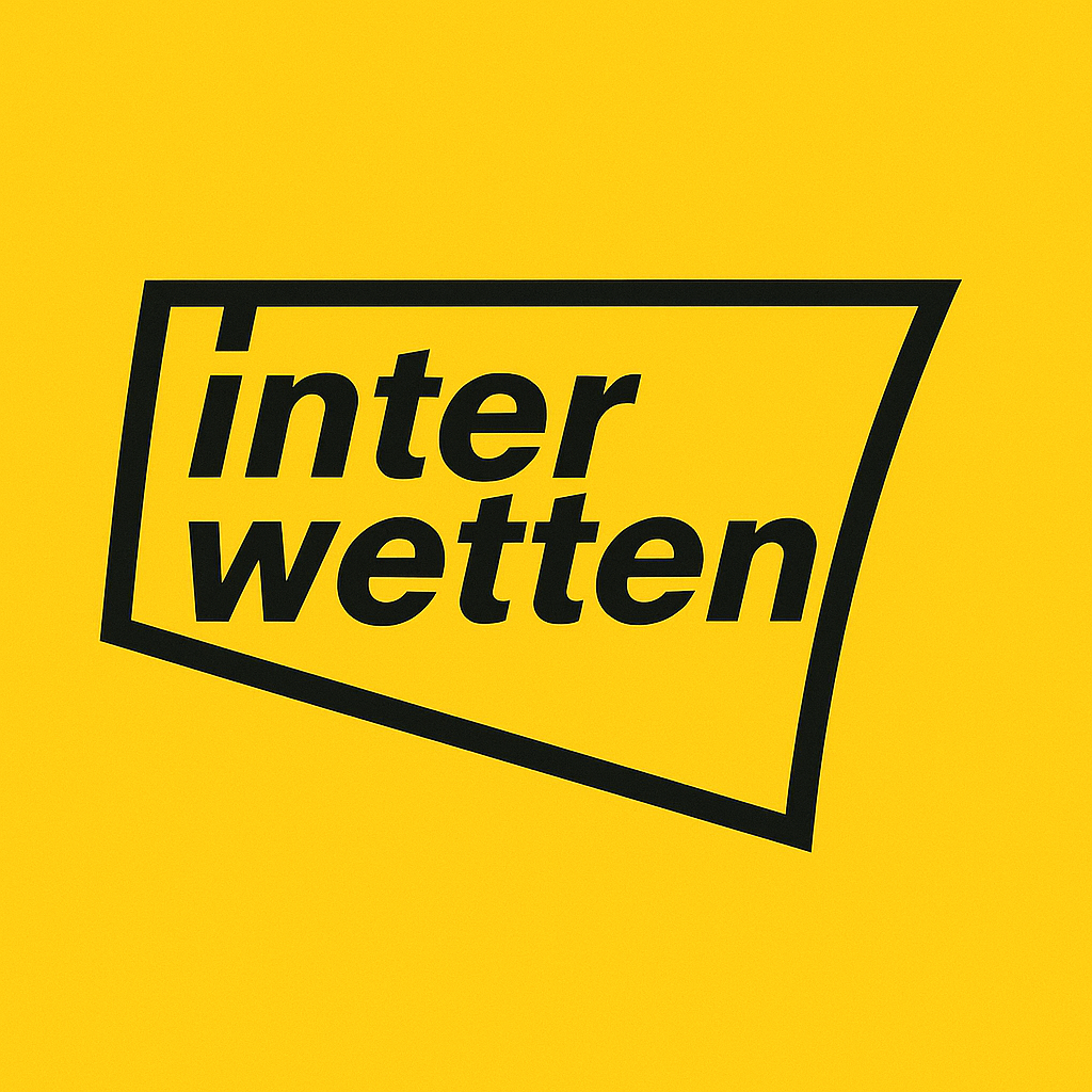 Persona sosteniendo un teléfono móvil con el logotipo amarillo de Interwetten en pantalla, con una tabla de cuotas deportivas desenfocada en el fondo, representando el uso de la plataforma de casino Interwetten.